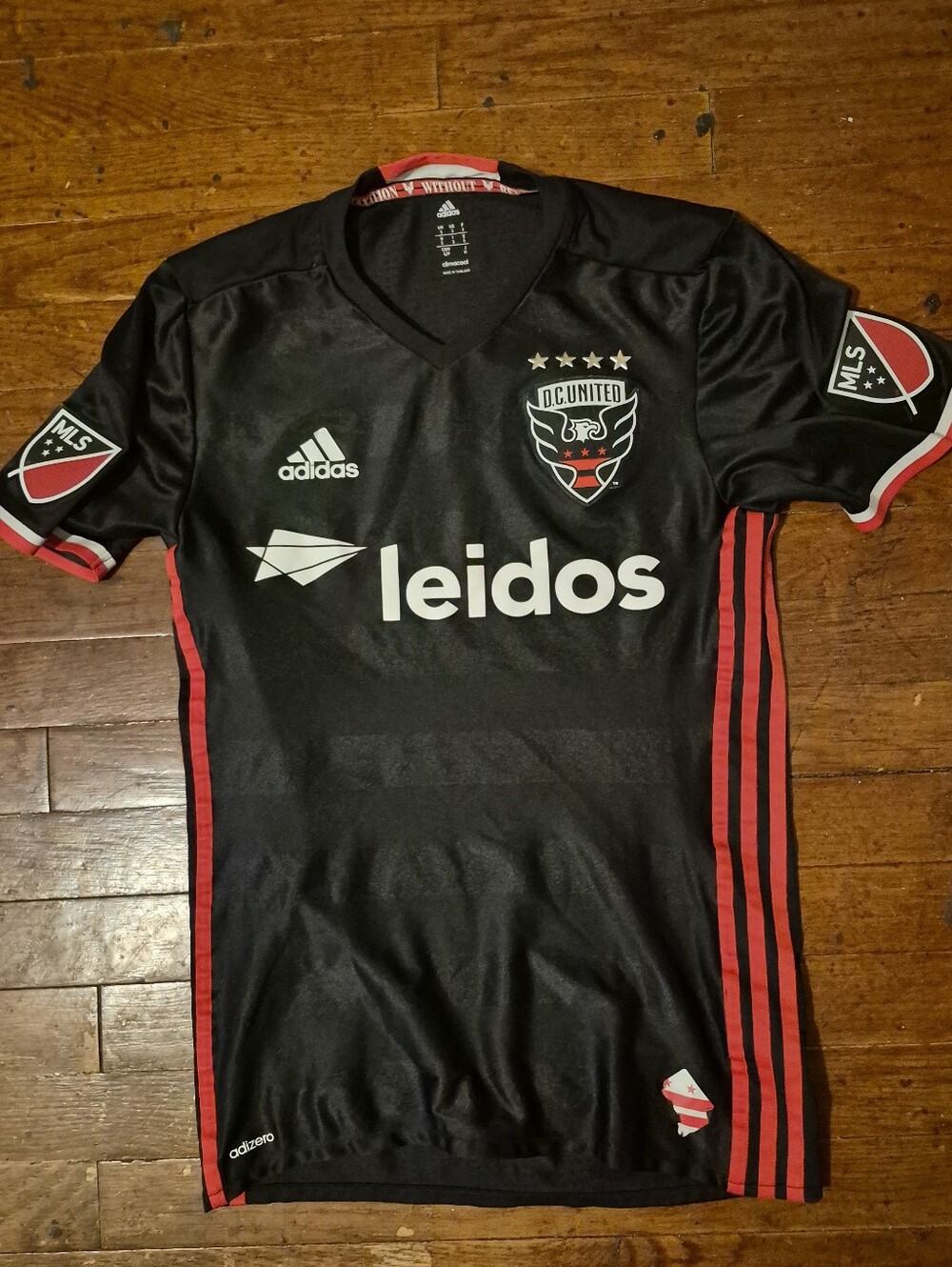 Adidas Black and Red D.C. United Soccer Jersey Mens Sz Small